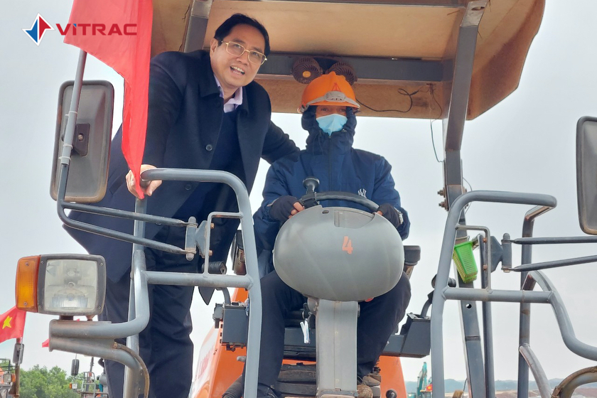 Thủ tướng Phạm Minh Chính thăm và chúc Tết công nhân LICOGI 16 đang thi công cao tốc Vân Đồn-Móng Cái